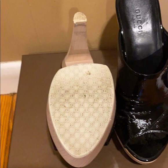 Gucci Hysteria Black Patent Leather Clogs - Picture 6 of 7